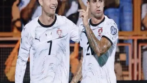 大乐透期号专家推荐：西格莉卡仇远首日流水新低，质合分析揭示卡