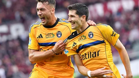 新疆男篮与上海队激战不休，轮换频繁，哈雷尔面临关键对决